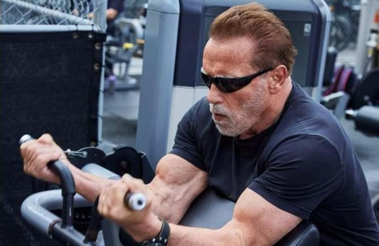 Arnold Schwarzenegger in forma a 75 anni